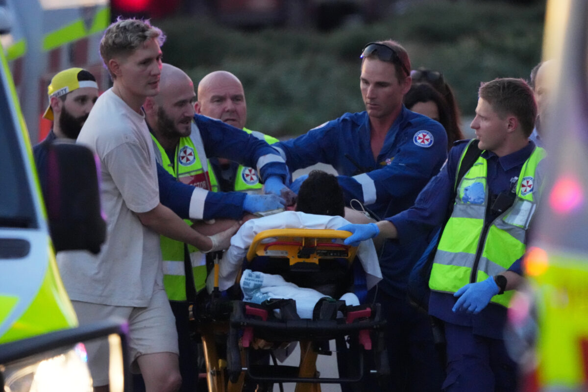 Australia: mass shooting on Sydney beach, two suspects arrested Australia: mass shooting on Sydney beach, two suspects arrested