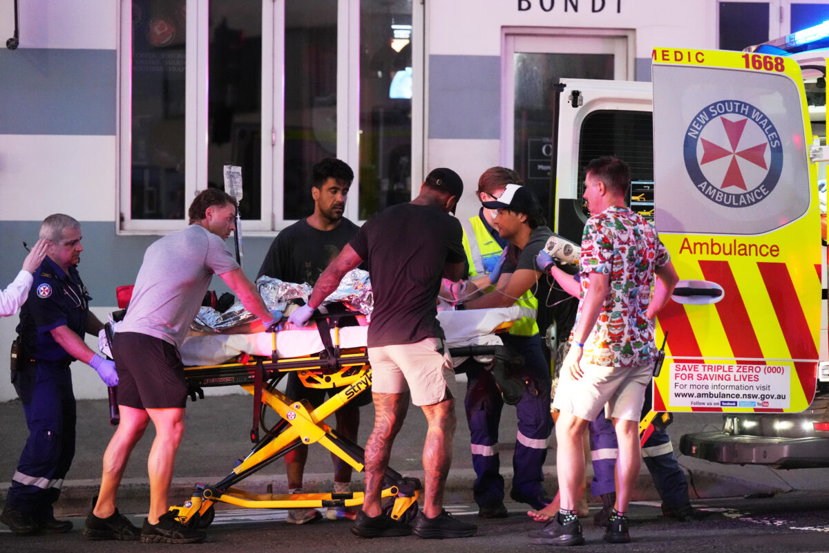 Australia, at least ten dead at Bondi Beach Australia, at least ten dead at Bondi Beach