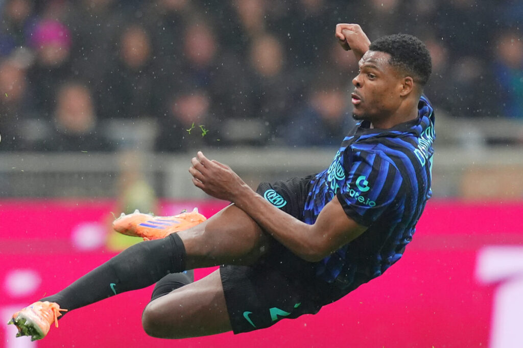 Inter, Dumfries undergoes ankle surgery: long spell out