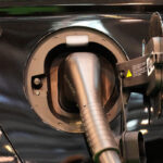 Cars, EU revises 2035 phase-out of combustion engines: green light for hybrids and biofuels