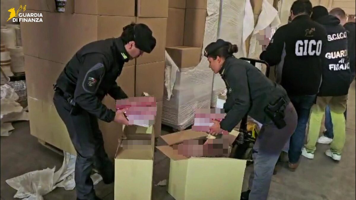 Milan: two illegal cigarette factories seized, 17 arrests Milan: two illegal cigarette factories seized, 17 arrests