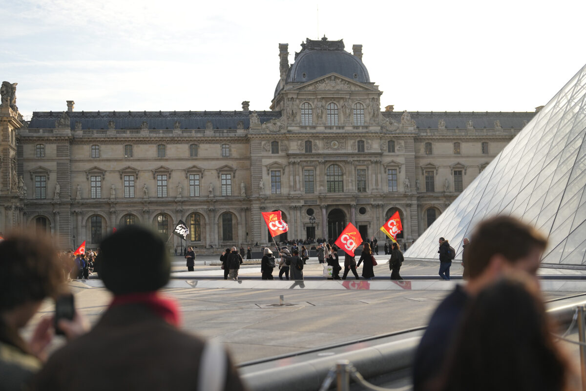 France: Louvre staff vote to suspend strike, museum reopens