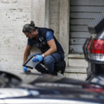 Salerno: man stabs woman, jumps from window and dies; she is in critical condition