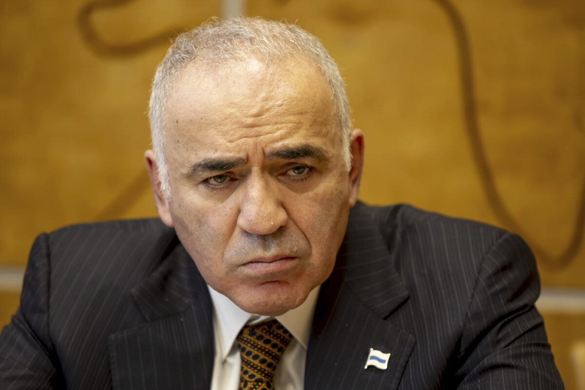 Russia: Arrest warrant issued in absentia for chess player Garry Kasparov