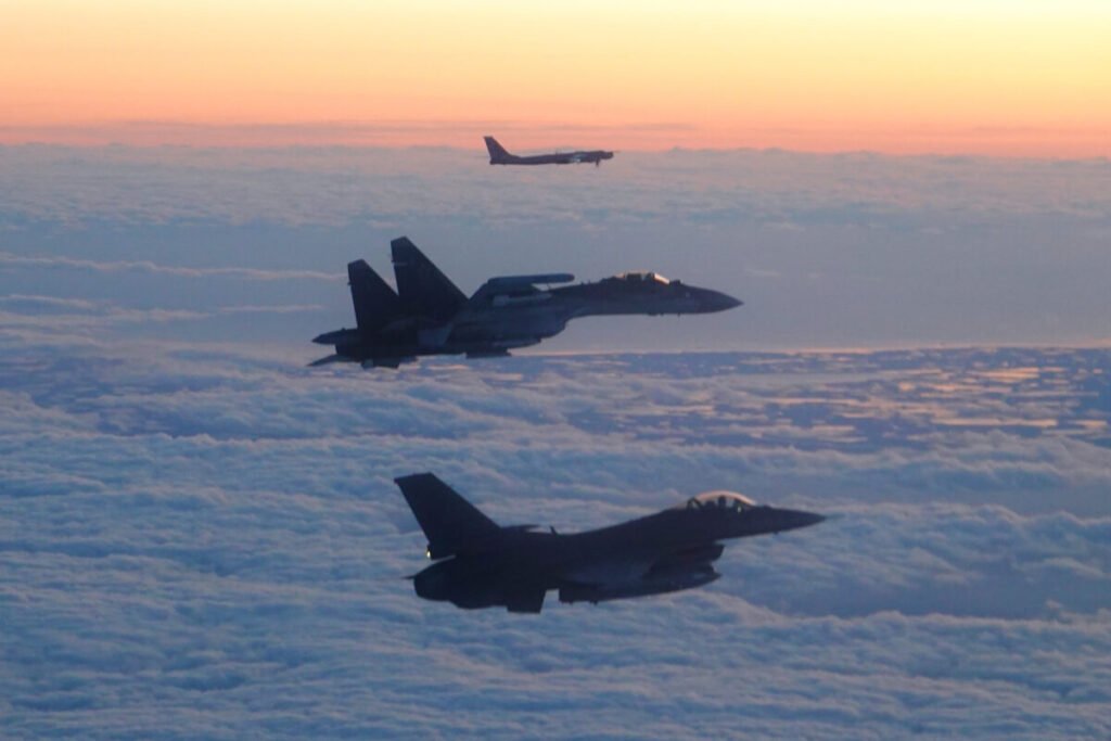 Russia: bombers over the Barents Sea and Norway, foreign aircraft follow them