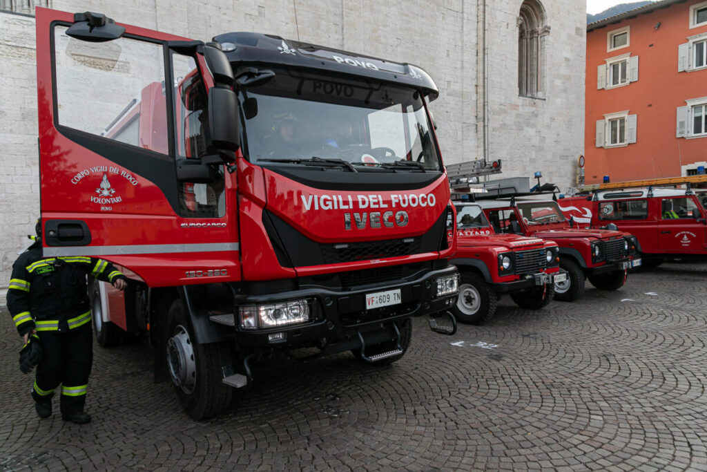 Rome, fire in front of Roma Tre University in San Paolo