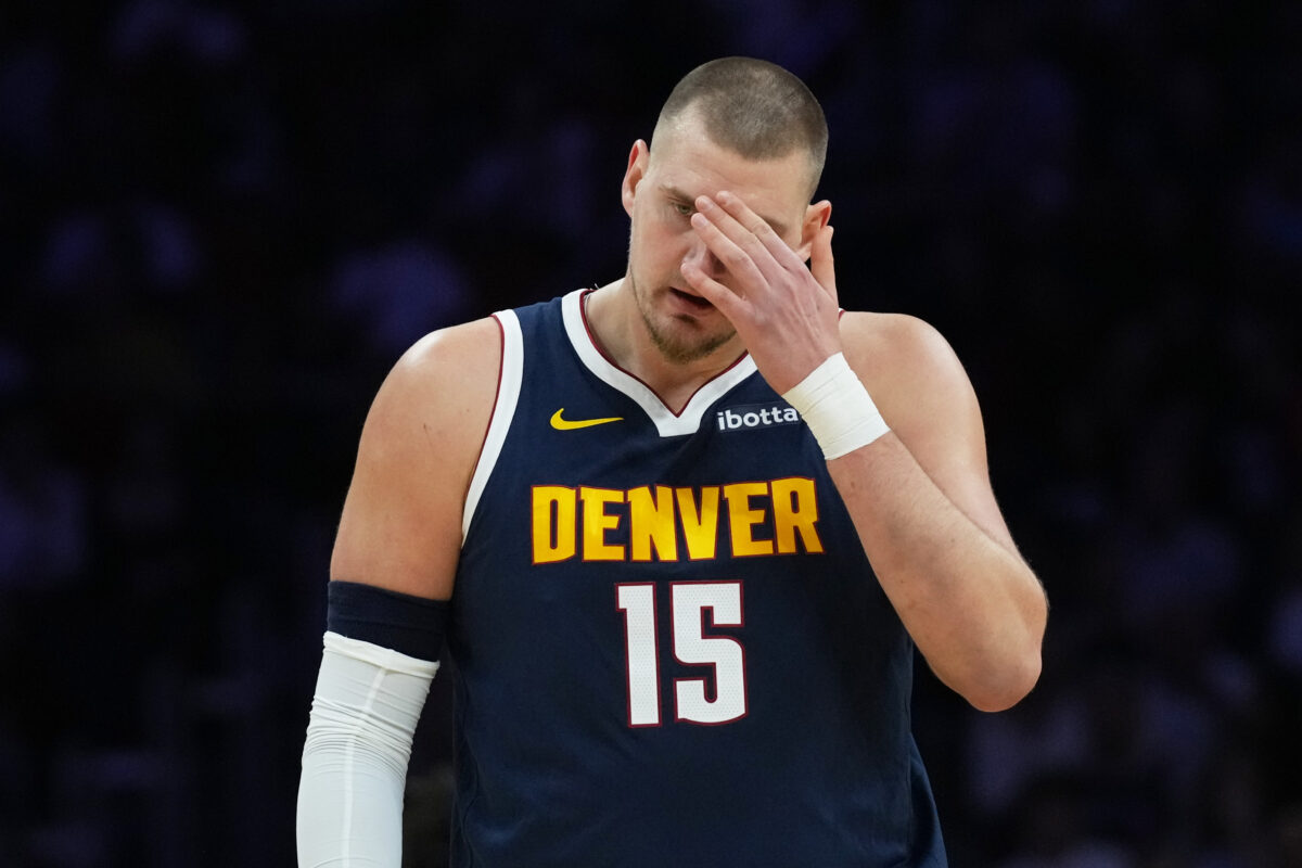 NBA: Jokic suffers hyperextension of left knee, only one month out of action