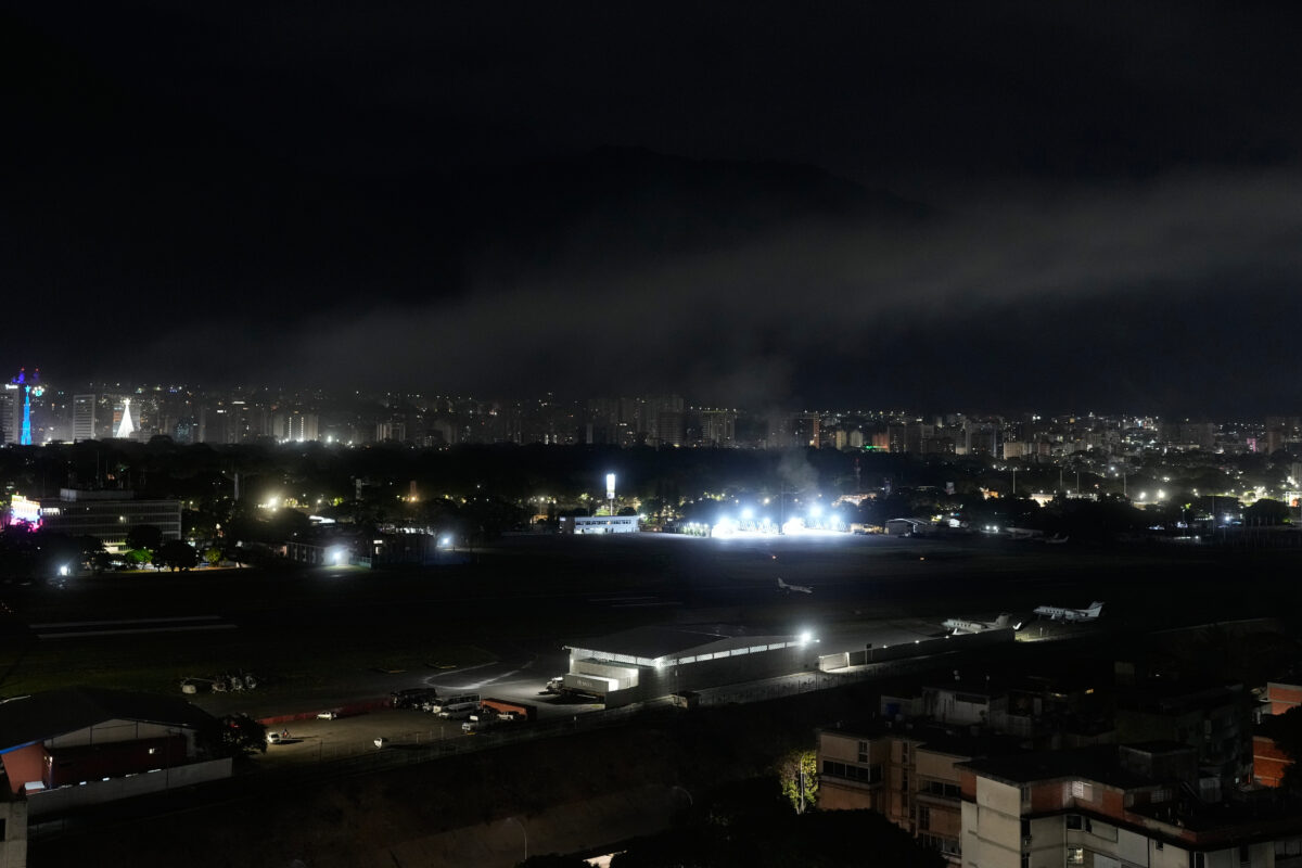 Venezuela: at least 7 explosions and sounds of aircraft in Caracas Venezuela: at least 7 explosions and sounds of aircraft in Caracas