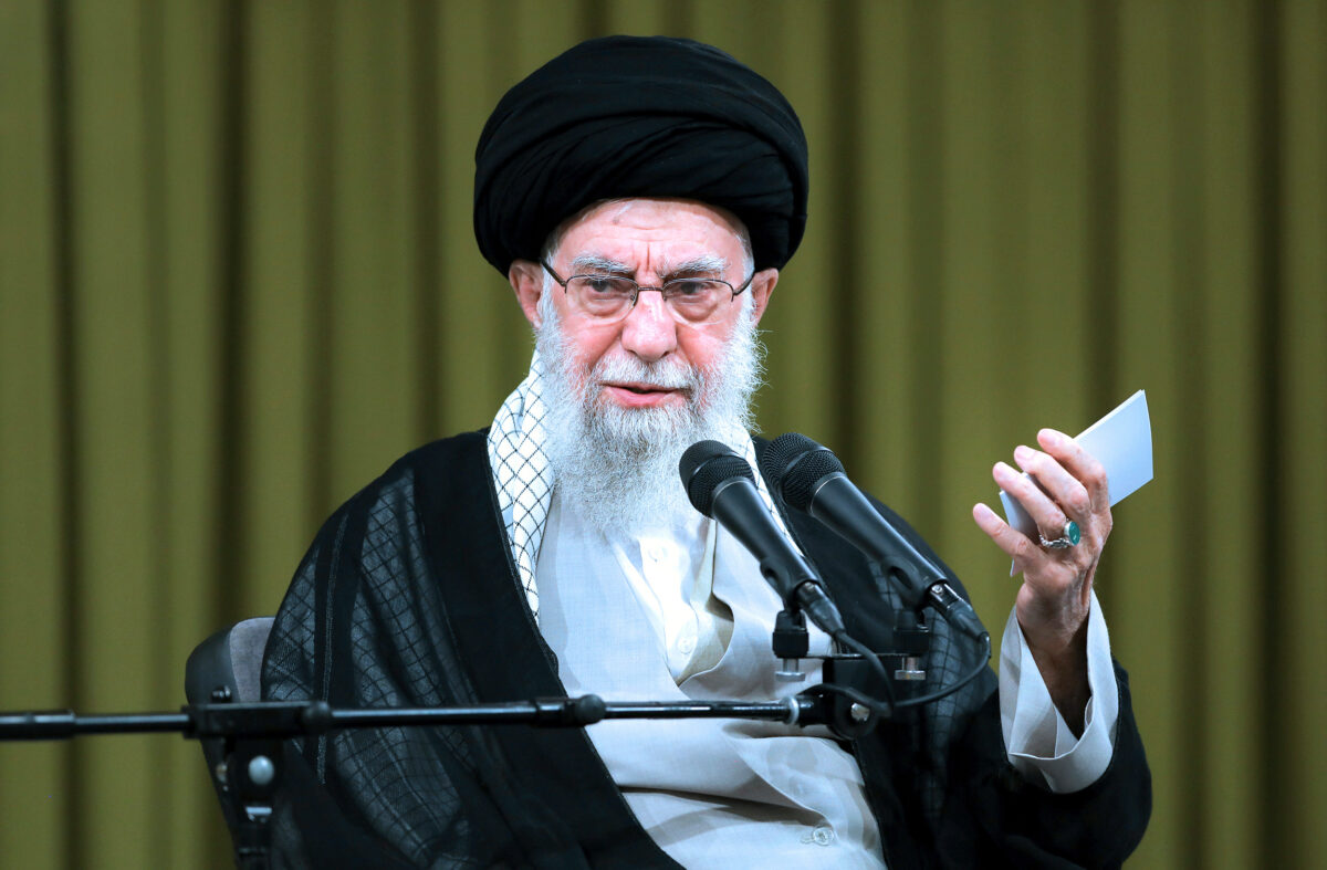 Iran, media: Khamenei planning escape to Moscow amid escalating unrest