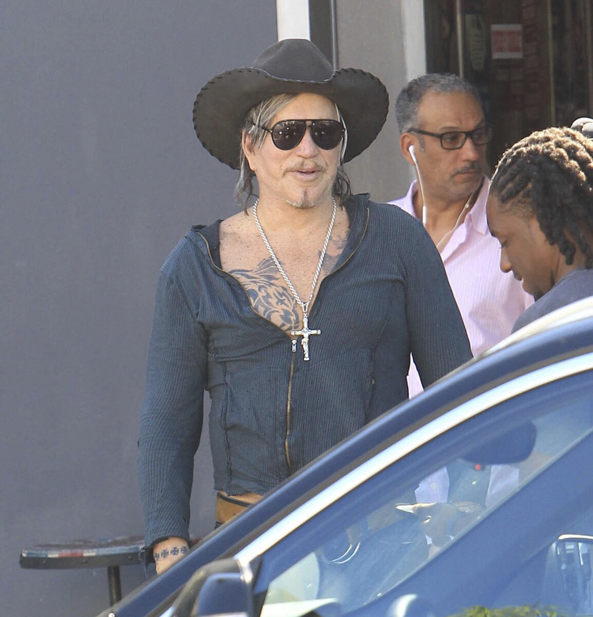 Cinema, Mickey Rourke launches crowdfunding campaign to avoid eviction