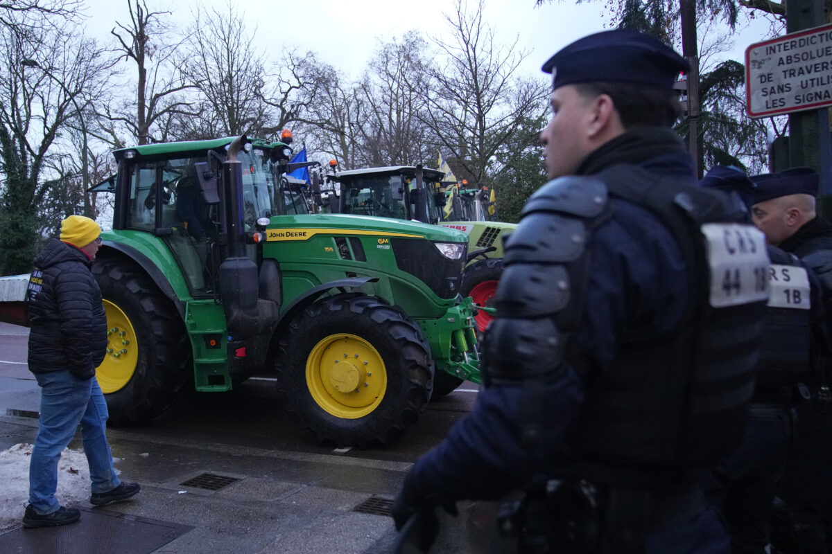 France: farmers protest in Paris