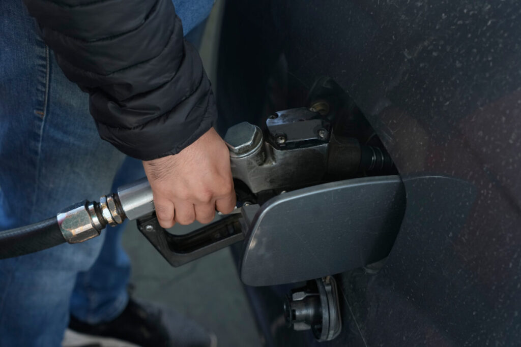 Fuel: petrol prices continue to fall, diesel remains stable