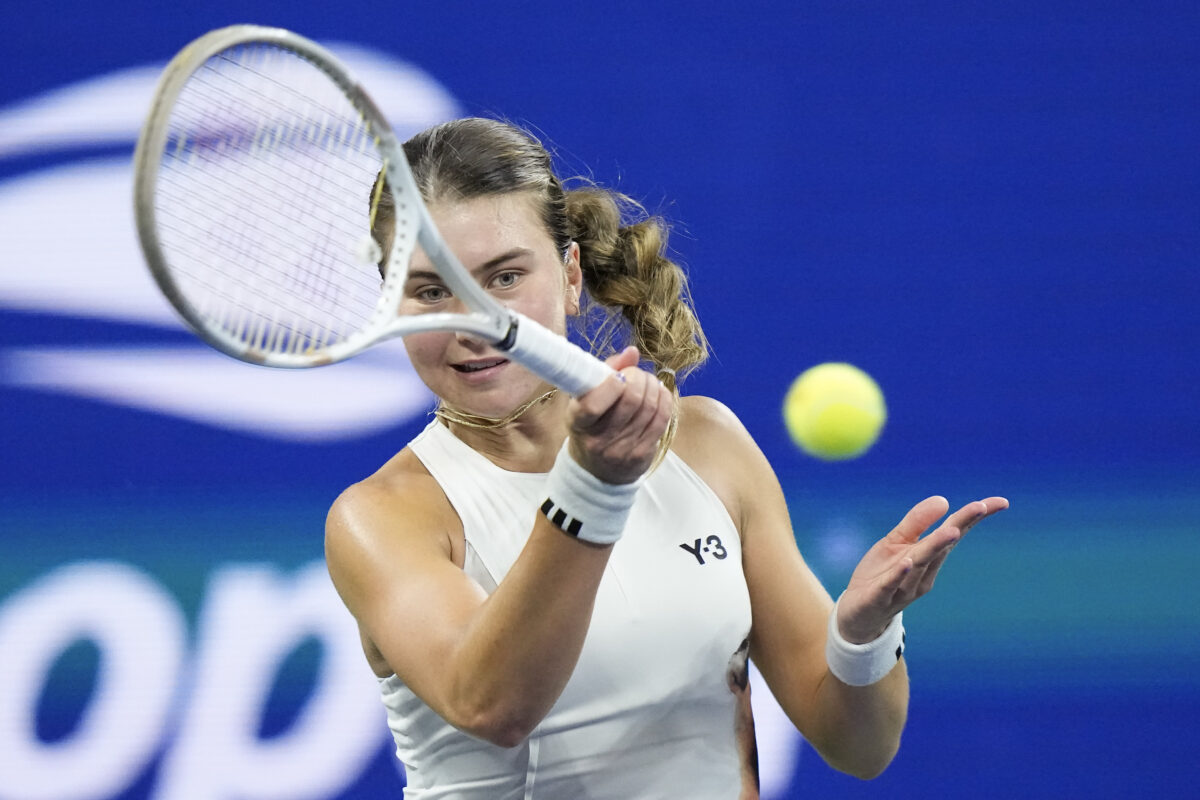 Australian Open, American Jovic to face Paolini in third round