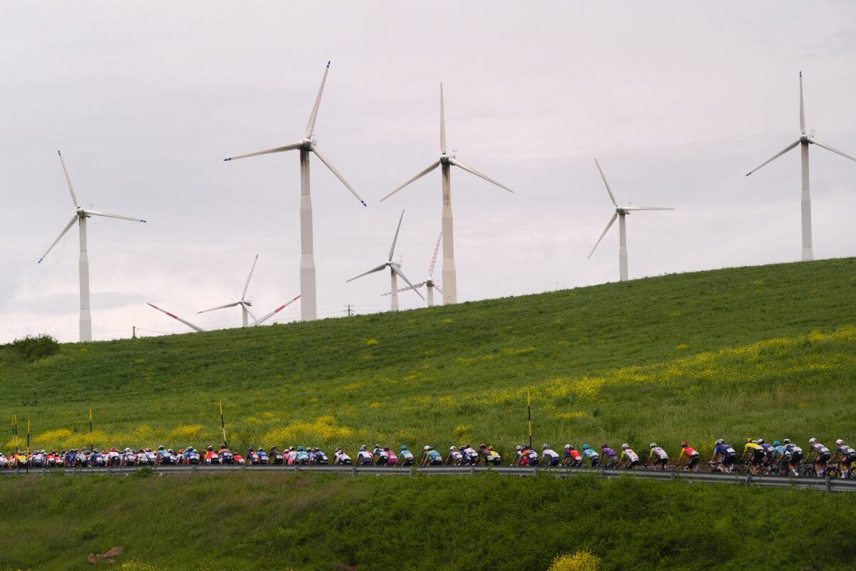 Energy: solar and wind power surpass fossil fuels in EU electricity production Energy: solar and wind power surpass fossil fuels in EU electricity production