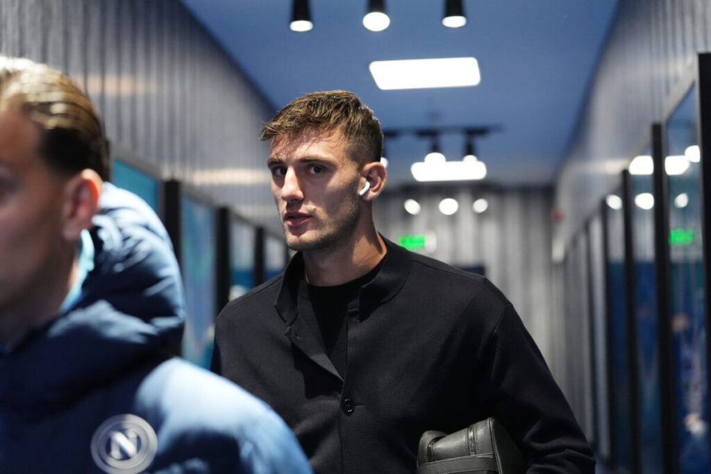 Football, media: Lucca on loan to Nottingham Forest