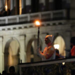 Milan Cortina: historic passage of the Olympic torch in Venice
