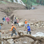 Indonesia, death toll rises in Java landslide: 25 dead and 72 missing