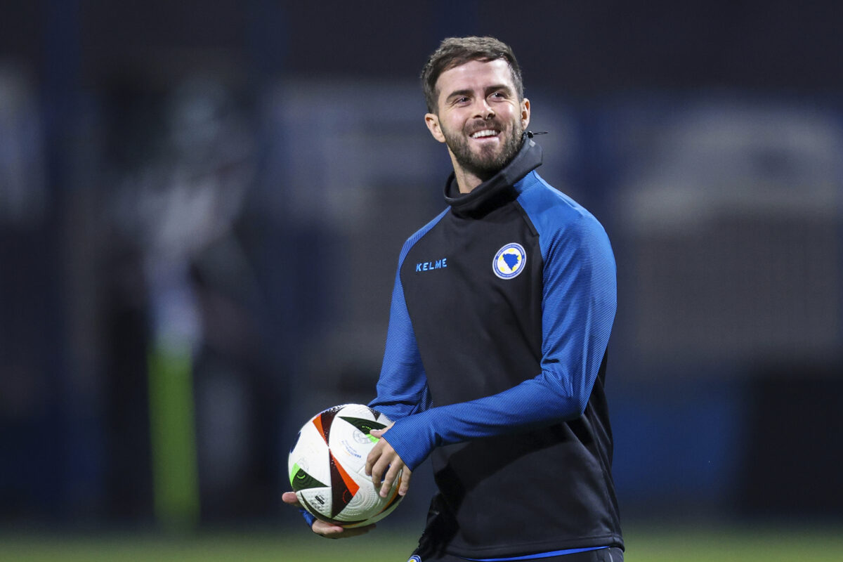 Football, Pjanic announces retirement: “The field has been my piano”