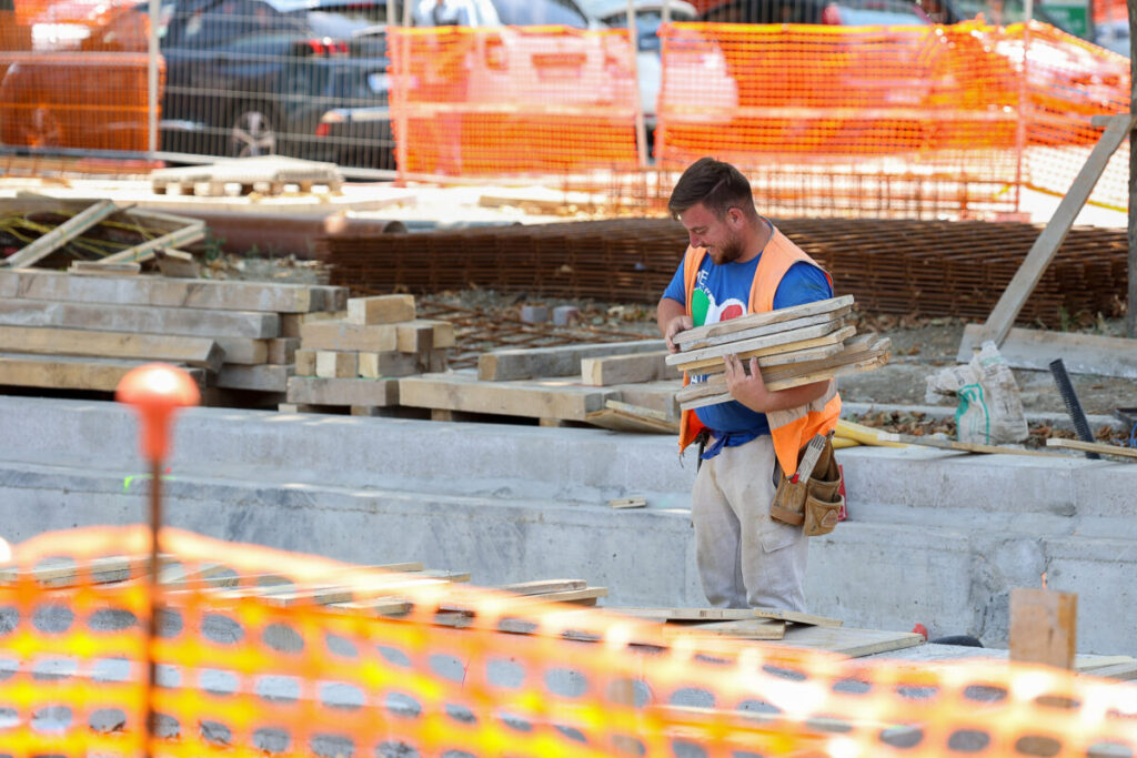 Istat: consumer and business confidence improves in January