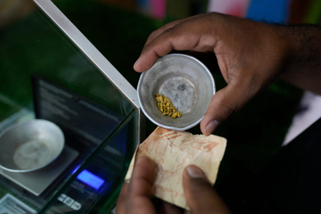 Gold: new record, exceeding $5,200