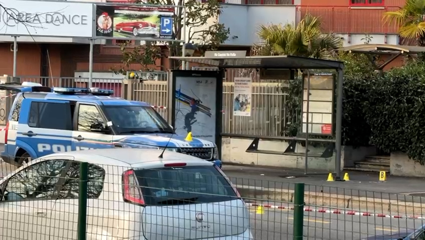 Milan: man steals weapon from security guard and fires at police who respond, condition critical Milan: man steals weapon from security guard and fires at police who respond, condition critical