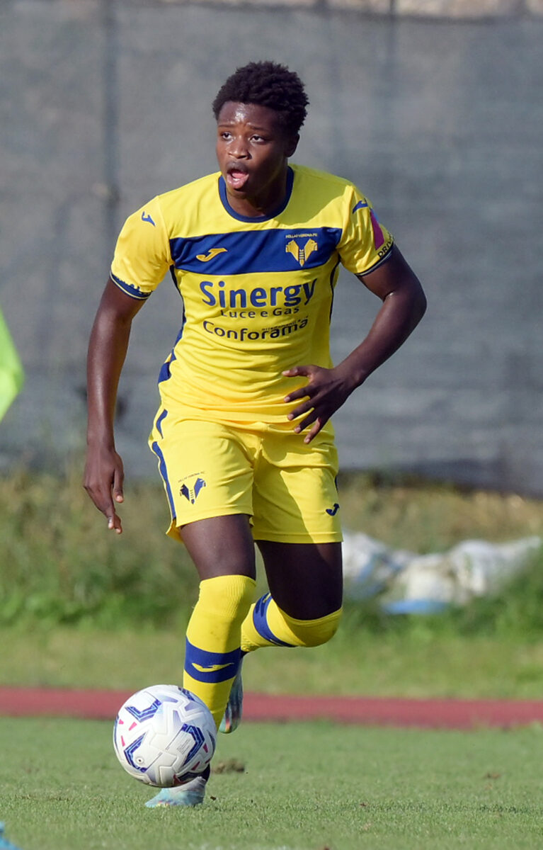 Milan signs Cissé on a permanent basis from Verona