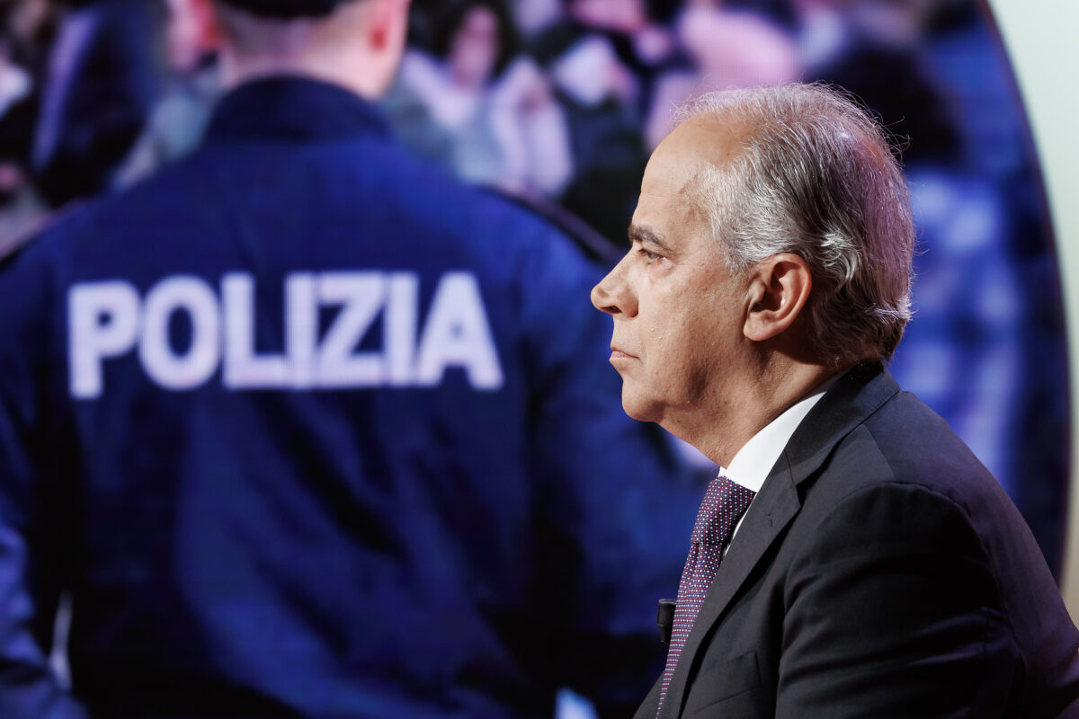 Askatasuna, Piantedosi: ‘Solidarity with officers injured in clashes, applause in the chamber’ Askatasuna, Piantedosi: ‘Solidarity with officers injured in clashes, applause in the chamber’