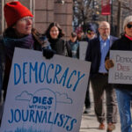 USA, hundreds protest in front of Washington Post headquarters against layoffs
