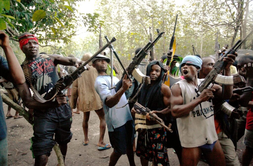 Nigeria, gunmen kill 3 people and kidnap 11: priest also among them