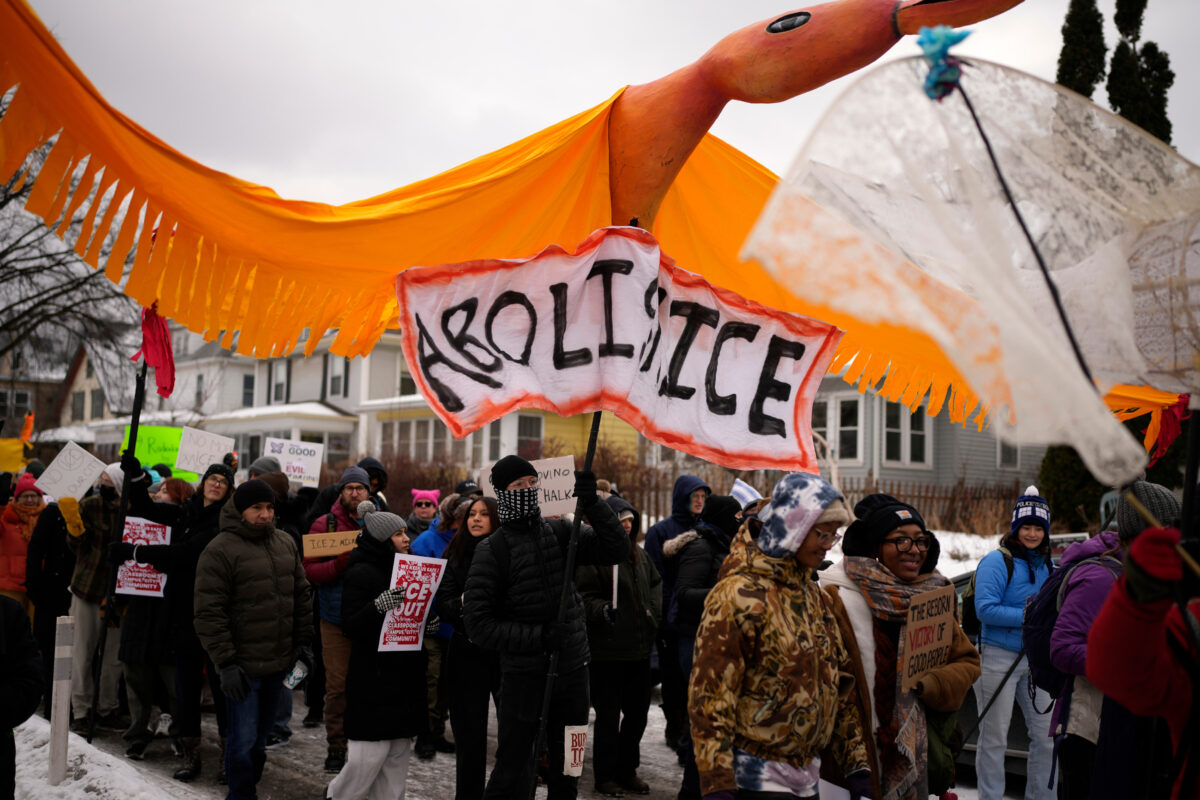 USA: Police arrest protesters at ceremony for Renee Good in Minneapolis