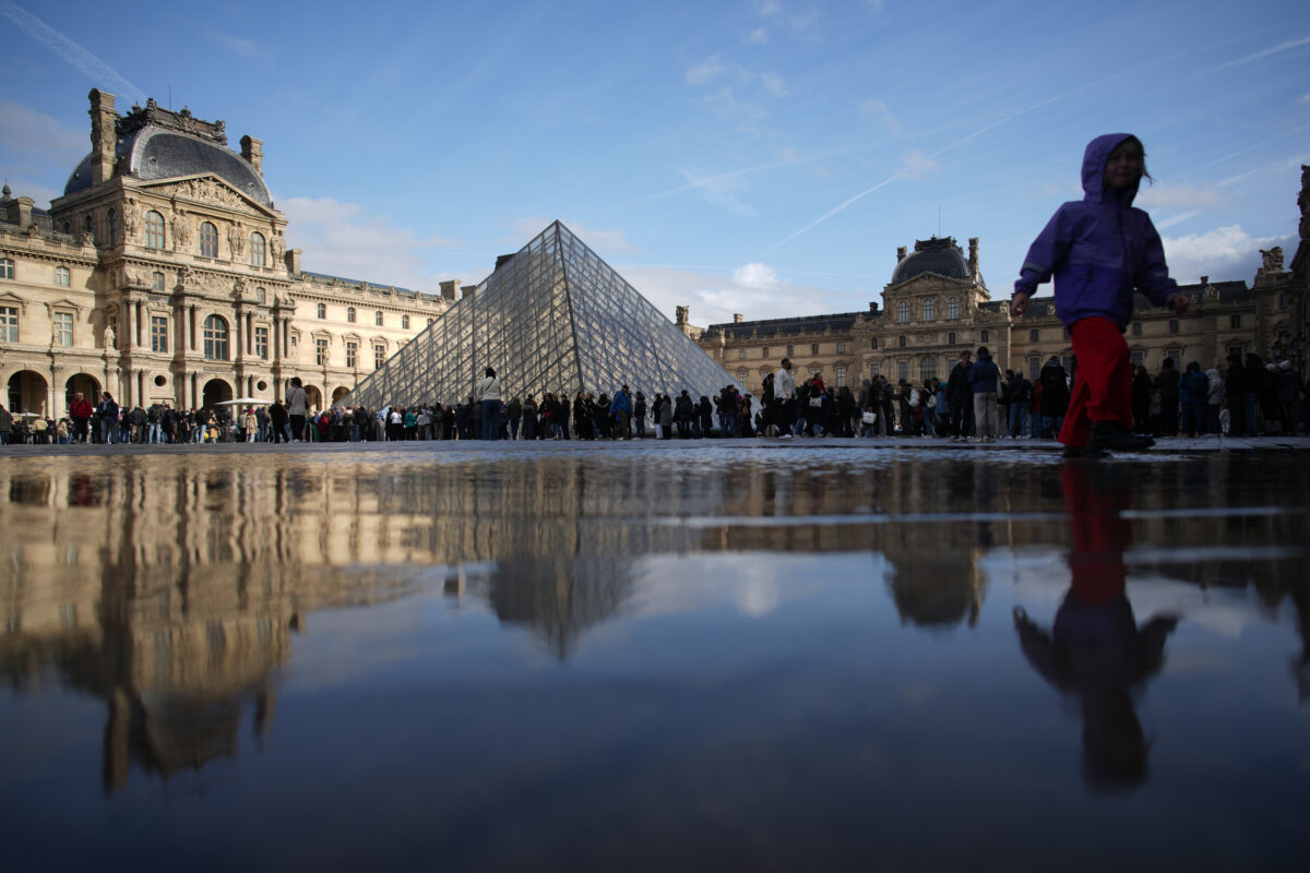France: water leak in the Louvre Museum causes damage to 15th and 16th century works