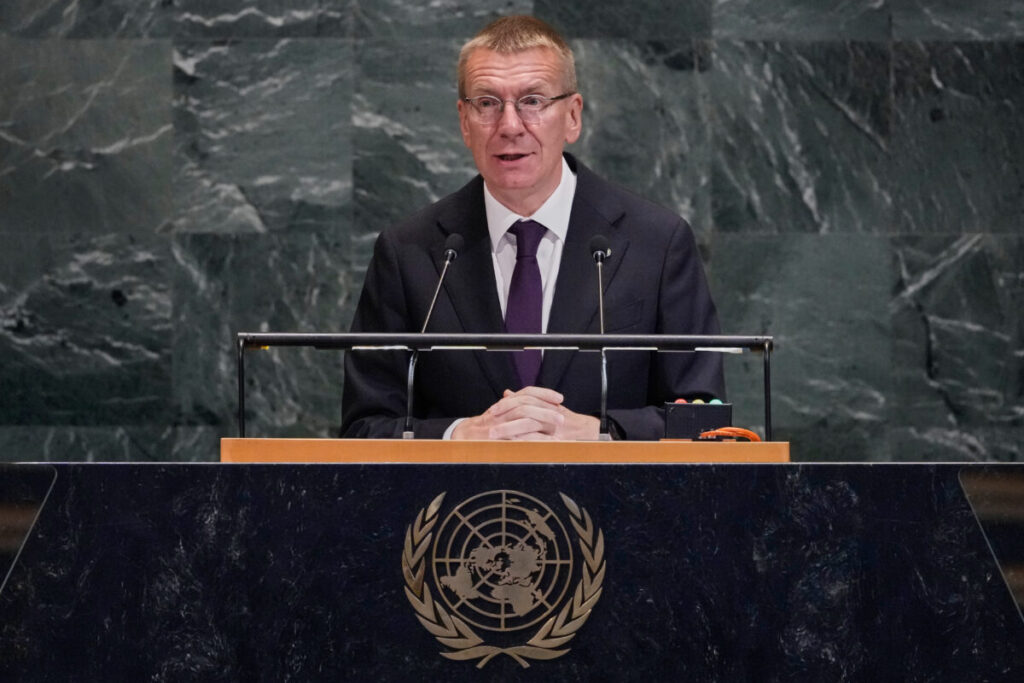 Ukraine, Rinkevics: ‘EU not ready to offer Kiev a date for accession’