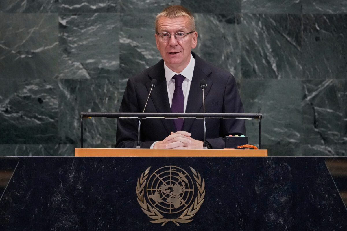 Ukraine, Rinkevics: ‘EU not ready to offer Kiev a date for accession’