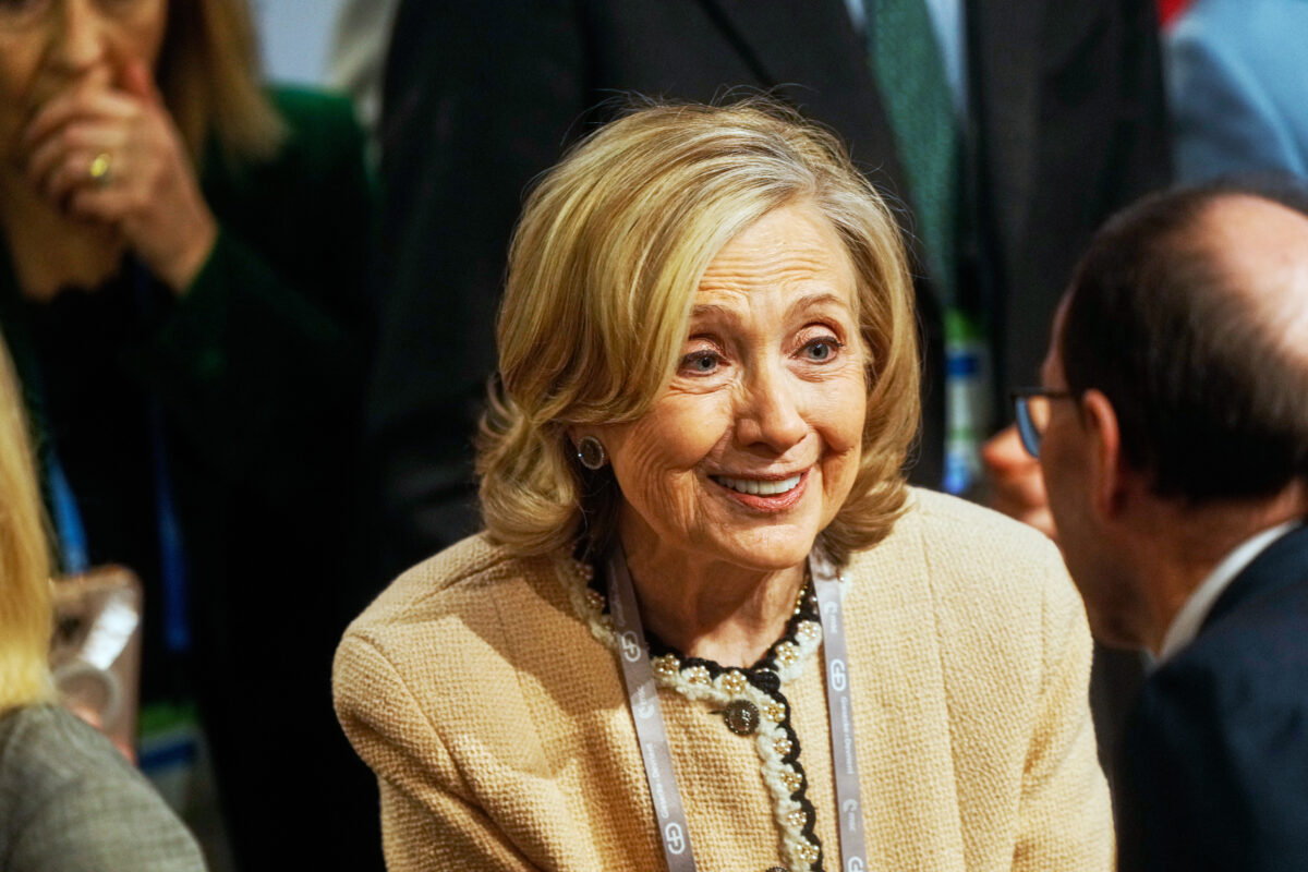 USA, Hillary Clinton: ‘Epstein files contain disturbing and horrific information’