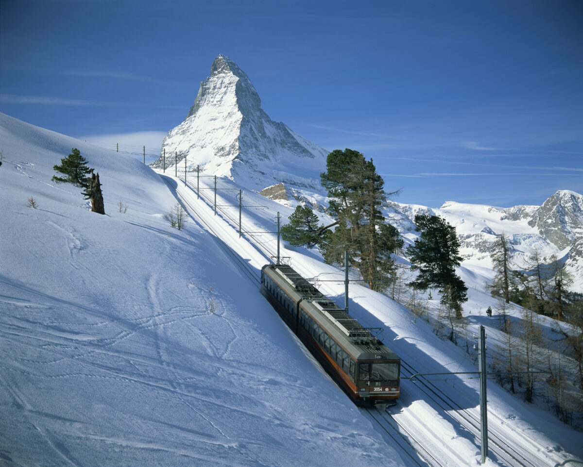 Switzerland: train derails due to avalanche, people injured Switzerland: train derails due to avalanche, people injured