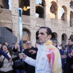 Milan-Cortina, Achille Lauro on stage at the closing ceremony