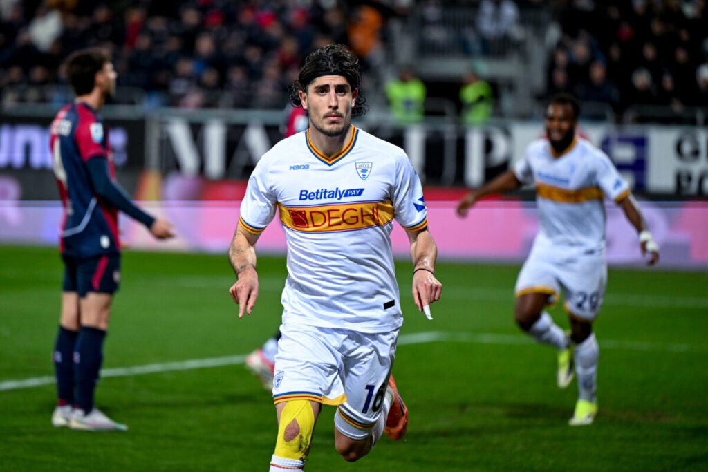 Football: Serie A, Cagliari-Lecce 0-2