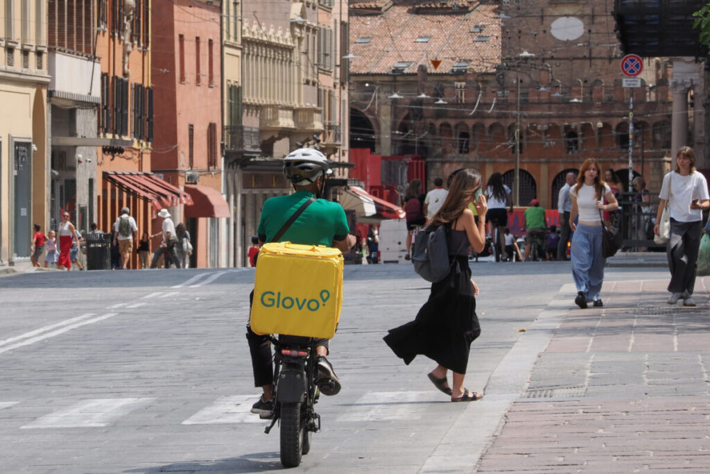 Judge validates Glovo receivership, “regularise 40,000 riders”