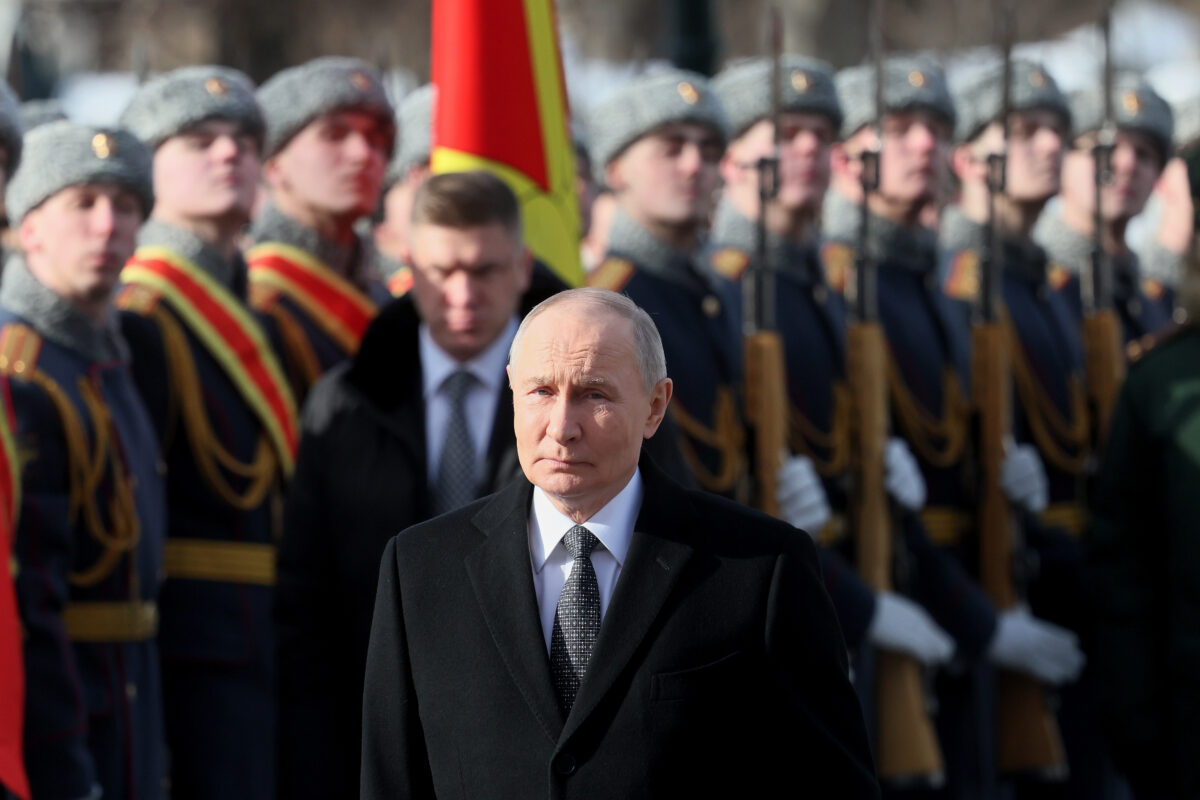 Ukraine, Putin receives widows of fallen soldiers: ‘We will stand by you’ Ukraine, Putin receives widows of fallen soldiers: ‘We will stand by you’