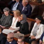 USA, Trump attacks Representatives Dem Omar and Tlaib and De Niro: “Two crazy women and a lunatic”