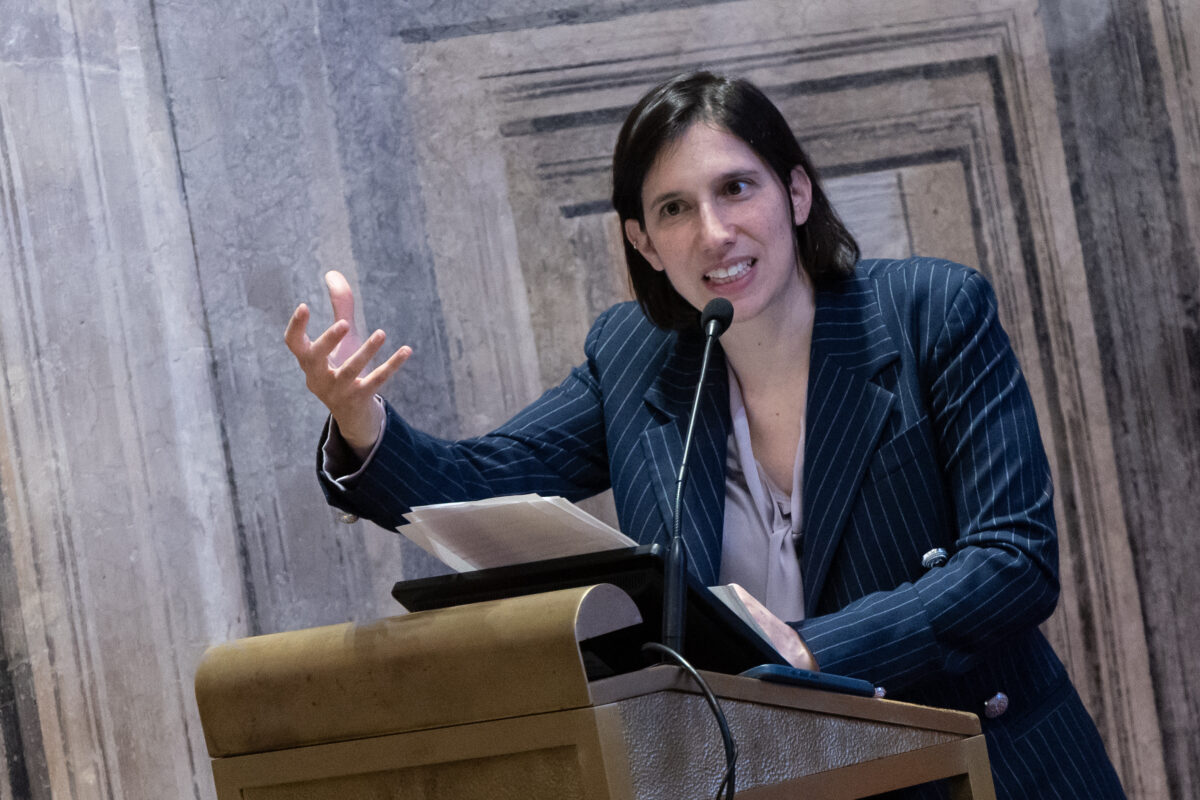 Caporalato, Schlein to Government: “A specific law on riders and a minimum wage are needed”