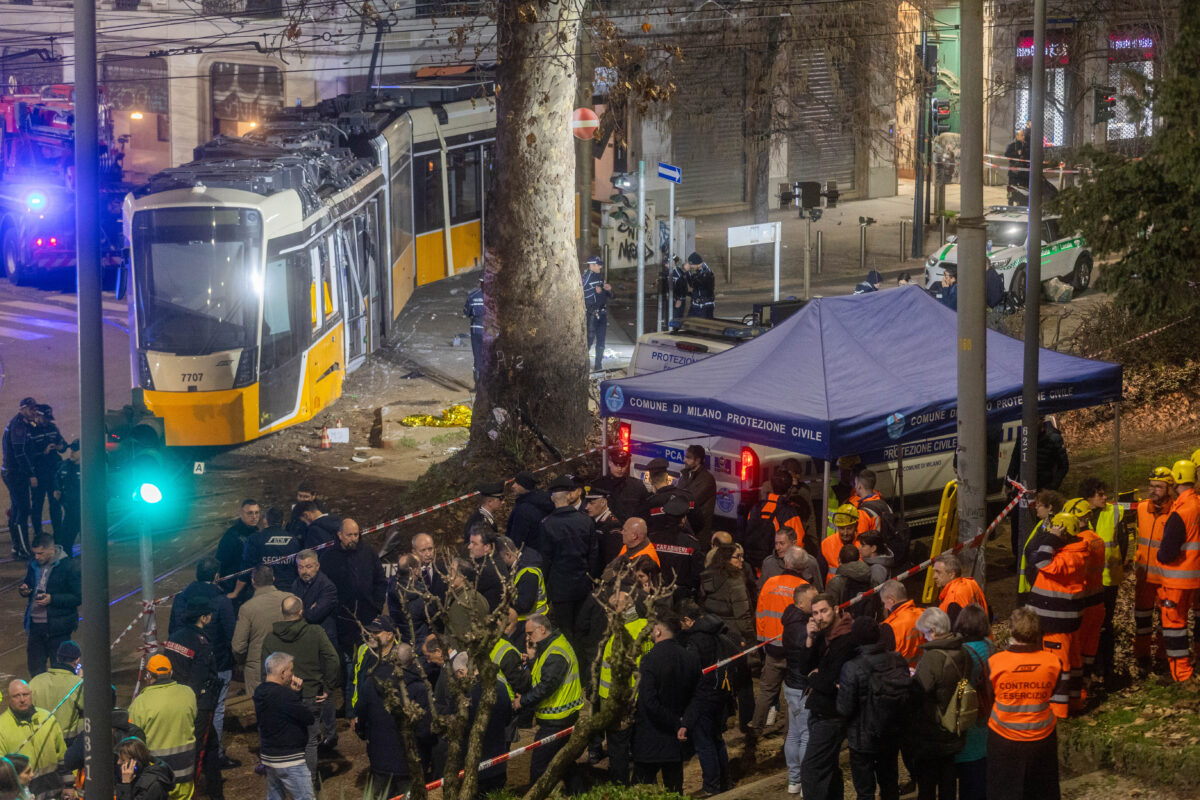 Tram derailed, 60-year-old dead was on board and thrown out Tram derailed, 60-year-old dead was on board and thrown out