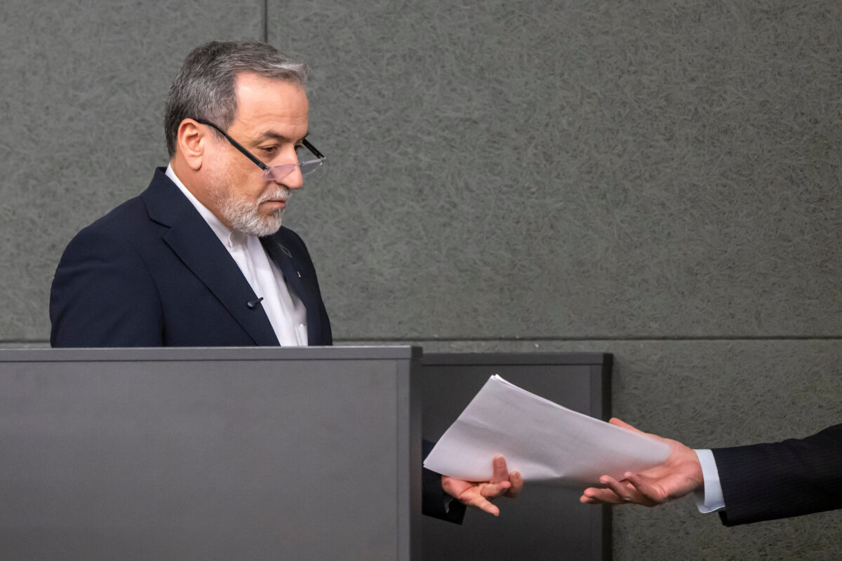 Iran, Foreign Minister Araghchi to Omani counterpart: “Open to serious de-escalation efforts”