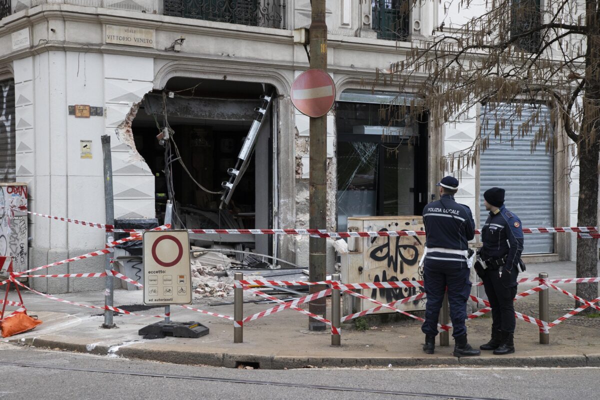 Tram derails in Milan: driver investigated for railway disaster Tram derails in Milan: driver investigated for railway disaster