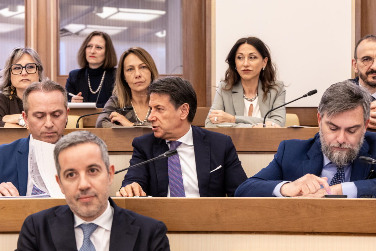 Iran, Tajani vs. Conte: “Trump never calls me Tony, I was never on my knees before him” Iran, Tajani vs. Conte: “Trump never calls me Tony, I was never on my knees before him”