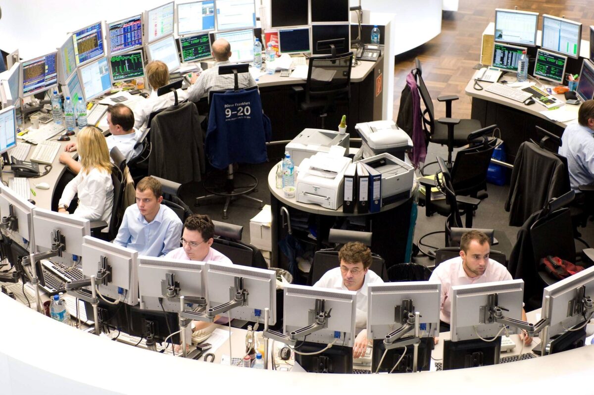 European stock markets plummet, Frankfurt down 3% and Madrid down 3.3%