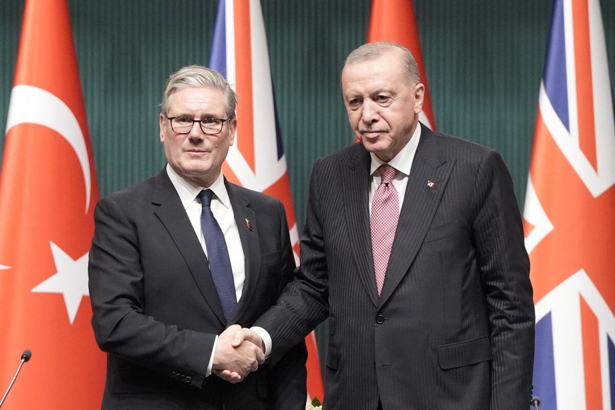 Iran, Erdogan speaks with Starmer: “Peace in the Middle East still possible”