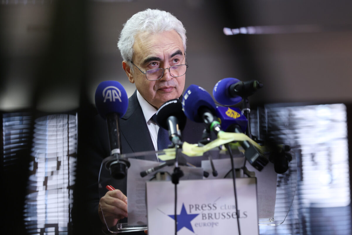 Iran: IEA gives green light to release 400 million barrels of oil reserves