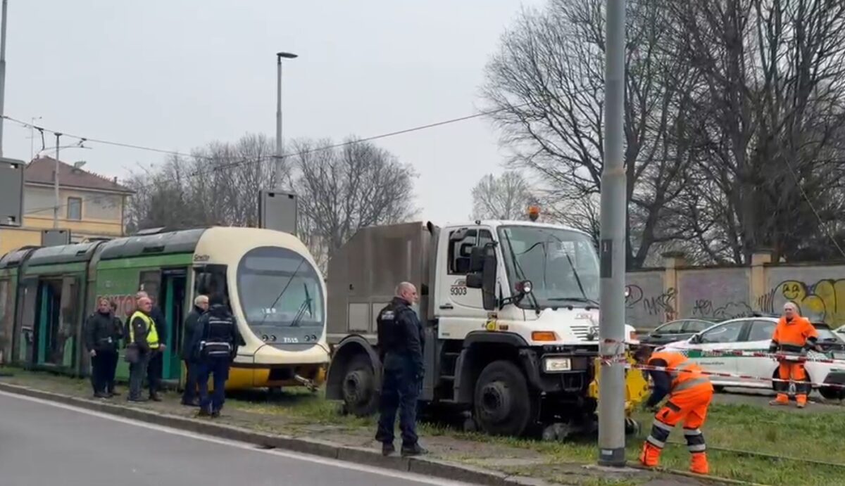 Milan: fire breaks out on tram line 27, no injuries