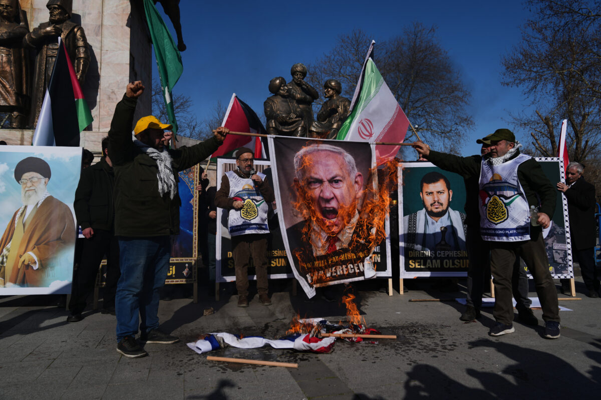 Iran’s Pasdaran: “We will hunt down Netanyahu and kill him” Iran’s Pasdaran: “We will hunt down Netanyahu and kill him”